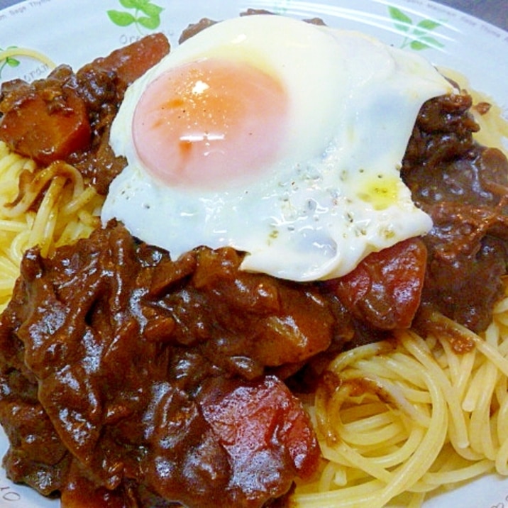 目玉焼きのっけ♪　カレースパゲティ